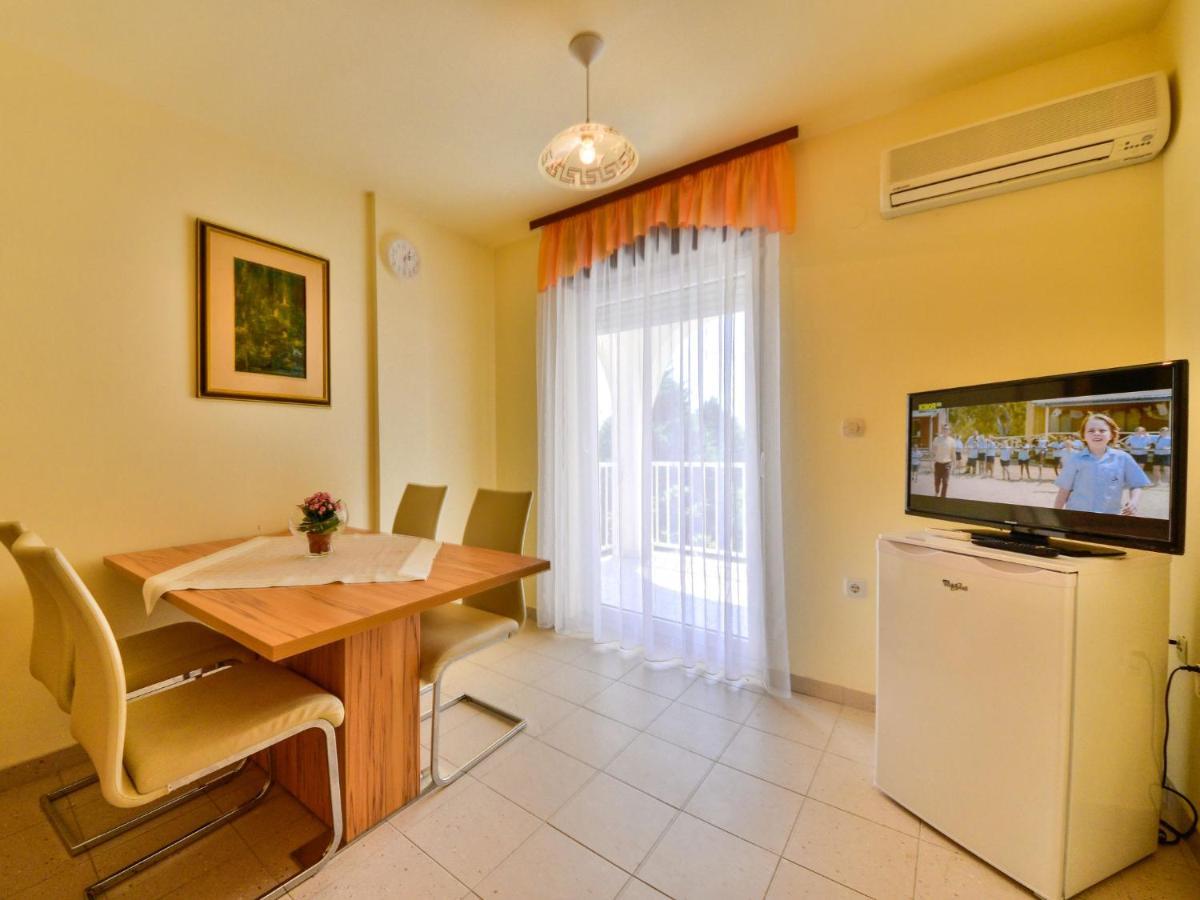 Apartment Fani-1 By Interhome Banjol Ngoại thất bức ảnh